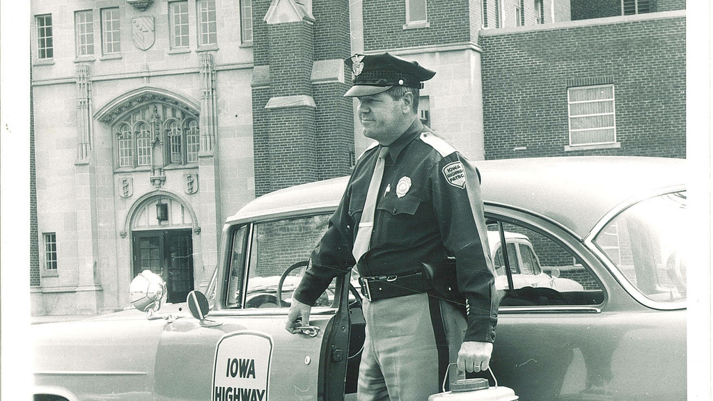 Iowa State Patrol Delivering Corneas to the Lions Eye Bank