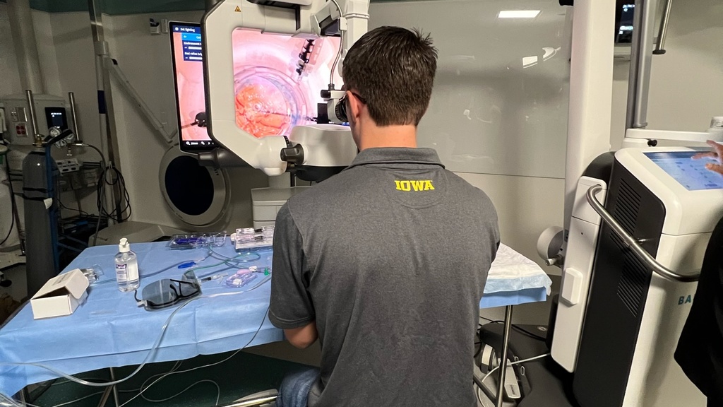 Retina surgical simulator